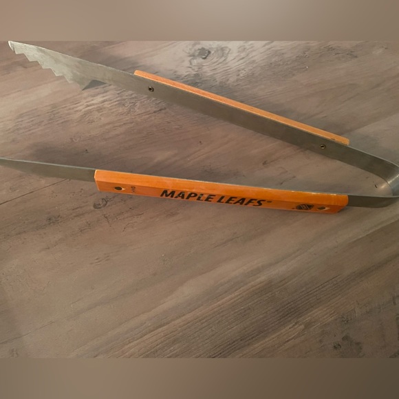 Maple Leafs BBQ Set - Picture 6 of 7